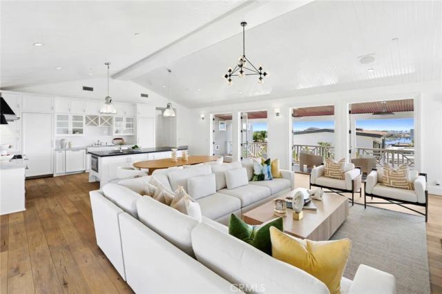 231 Tustin, Newport Beach, CA 92663