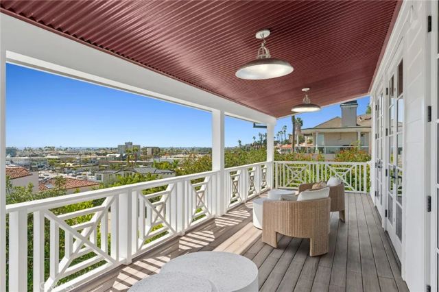 231 Tustin, Newport Beach, CA 92663