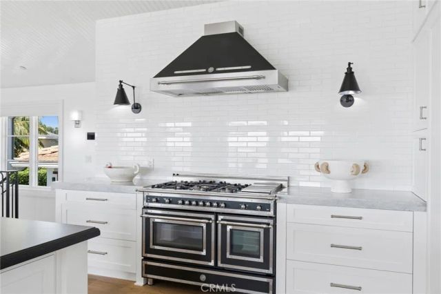 231 Tustin, Newport Beach, CA 92663