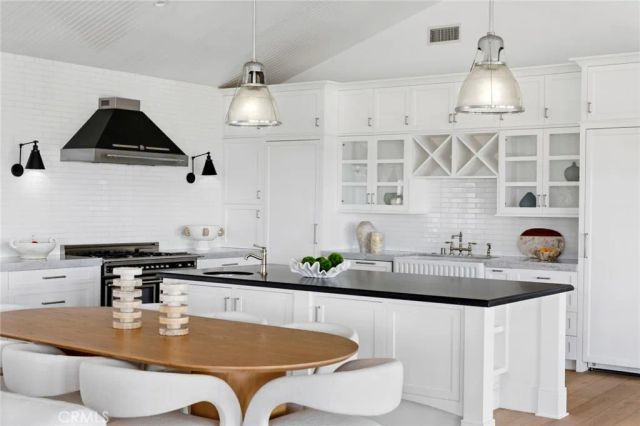 231 Tustin, Newport Beach, CA 92663