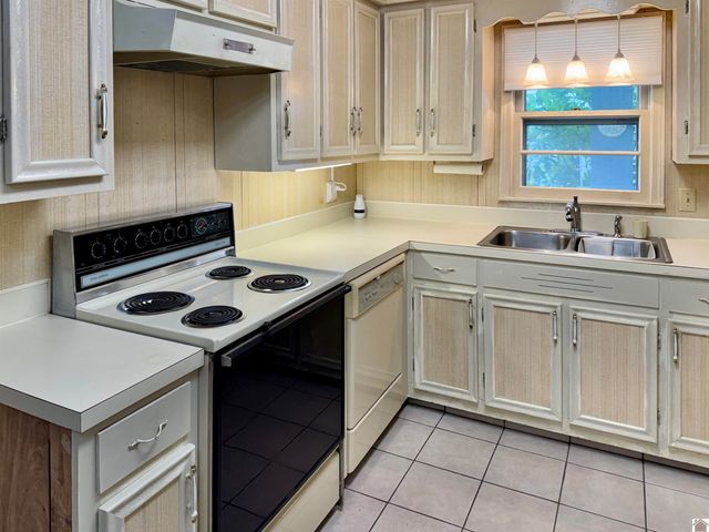 609 S 9th Street, Murray, KY 42071