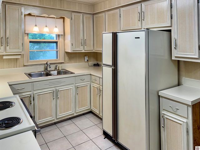 609 S 9th Street, Murray, KY 42071