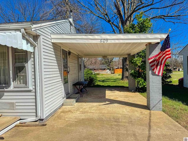 609 S 9th Street, Murray, KY 42071