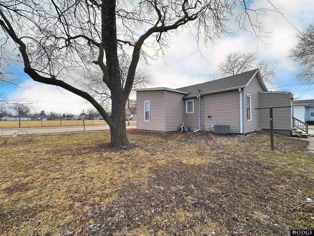 1140 E 12th Street, Fremont, NE 68025