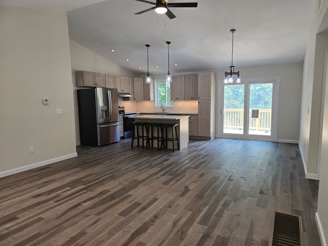 11 Hill Street, Newport, NH 03773