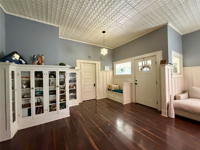 301 Forrest Avenue, Cleburne, TX 76033