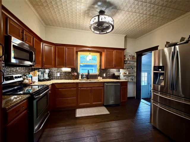 301 Forrest Avenue, Cleburne, TX 76033
