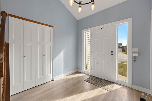 1343 Knollwood Circle, Crystal Lake, IL 60014