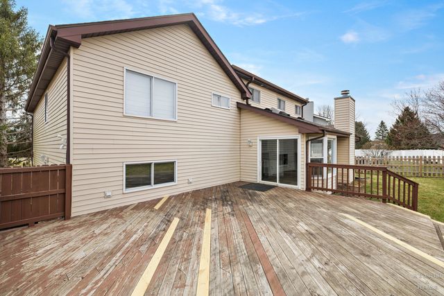 1343 Knollwood Circle, Crystal Lake, IL 60014