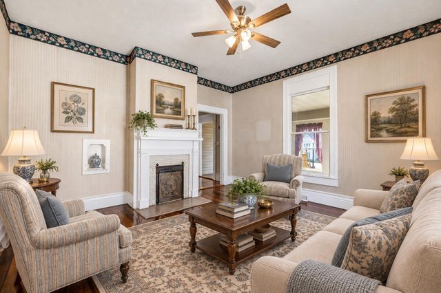 433 N College Street, Harrodsburg, KY 40330