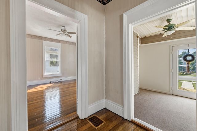 433 N College Street, Harrodsburg, KY 40330