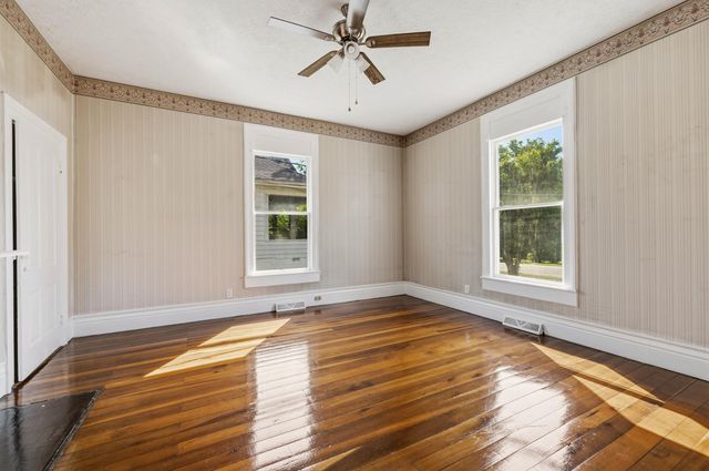 433 N College Street, Harrodsburg, KY 40330