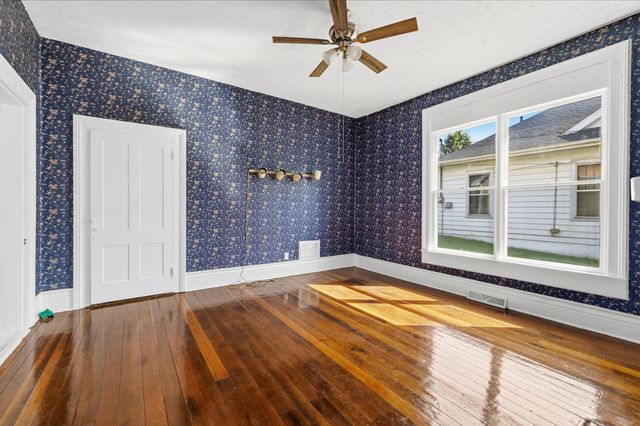 433 N College Street, Harrodsburg, KY 40330