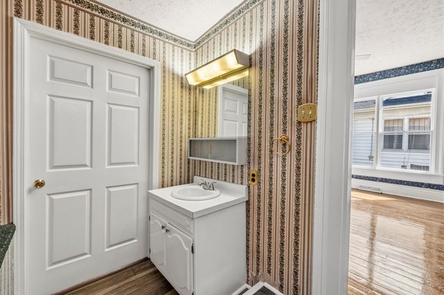 433 N College Street, Harrodsburg, KY 40330