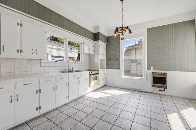 433 N College Street, Harrodsburg, KY 40330