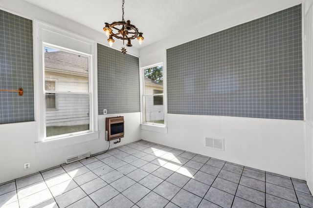 433 N College Street, Harrodsburg, KY 40330