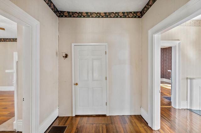 433 N College Street, Harrodsburg, KY 40330