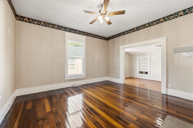 433 N College Street, Harrodsburg, KY 40330