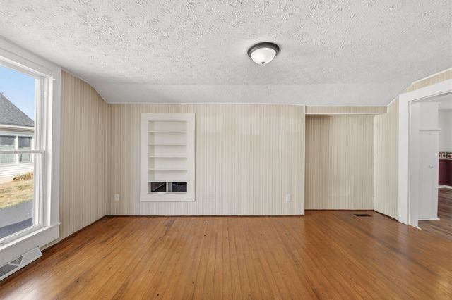 433 N College Street, Harrodsburg, KY 40330