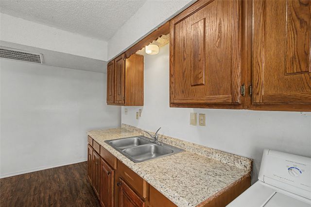 501 Byron Street, Fort Worth, TX 76114