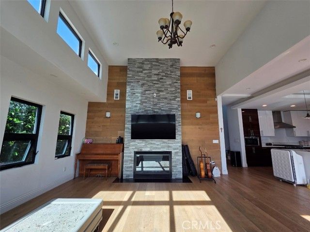 915 S Rimpau Boulevard, Los Angeles, CA 90019