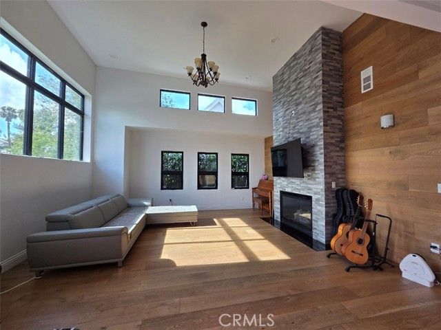 915 S Rimpau Boulevard, Los Angeles, CA 90019