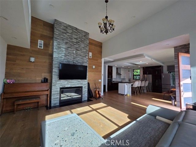 915 S Rimpau Boulevard, Los Angeles, CA 90019