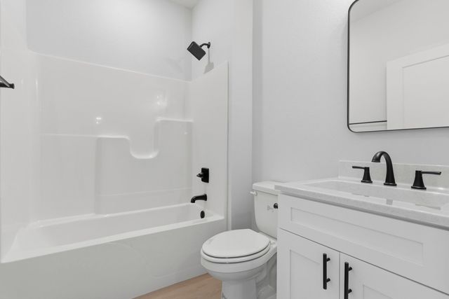 723 Battle Creek Ln, Minneapolis, KS 67467