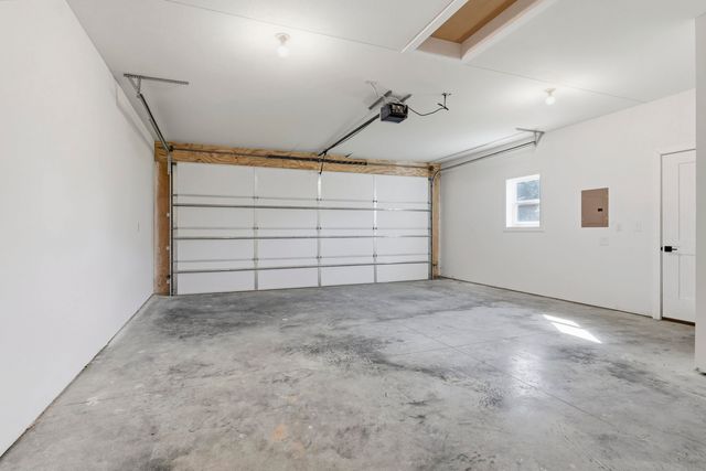 723 Battle Creek Ln, Minneapolis, KS 67467