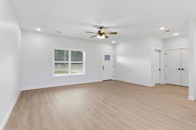 723 Battle Creek Ln, Minneapolis, KS 67467