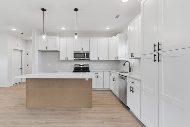 723 Battle Creek Ln, Minneapolis, KS 67467