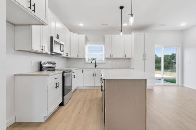 723 Battle Creek Ln, Minneapolis, KS 67467