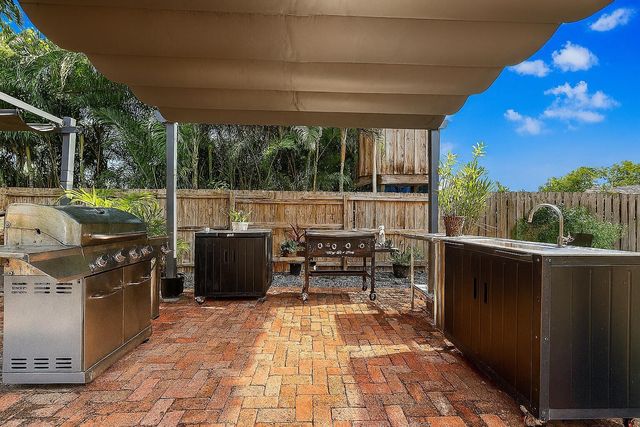 815 Upland Road 12, West Palm Beach, FL 33401