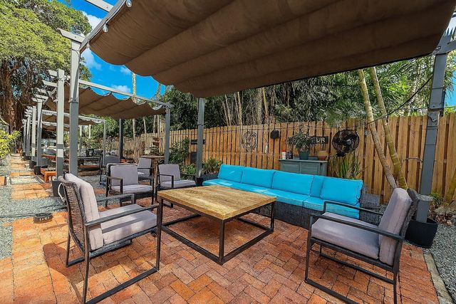 815 Upland Road 12, West Palm Beach, FL 33401