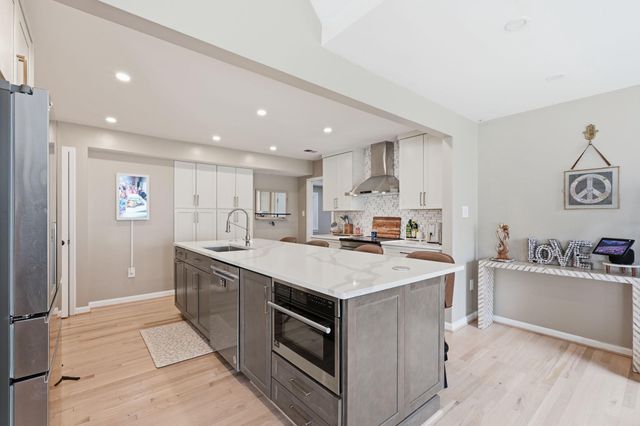 118 UPSHIRE CIR, Gaithersburg, MD 20878