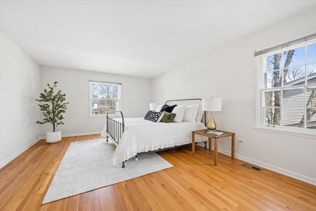 2629 Illinois Road, Northbrook, IL 60062