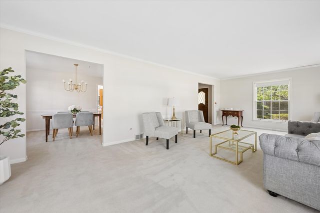 2629 Illinois Road, Northbrook, IL 60062