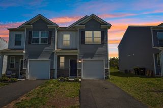 884 STILL WATERS LN, Pennsburg, PA 18073