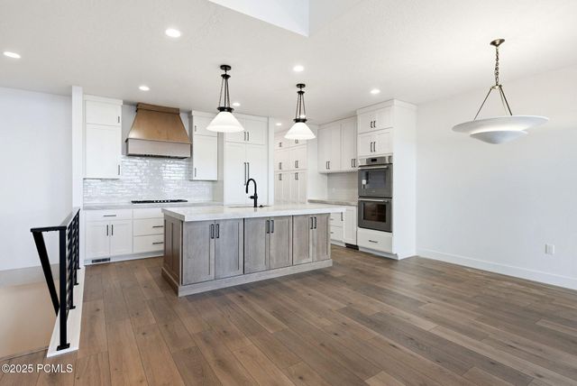 674 E Silver Hill Loop, Hideout, UT 84036