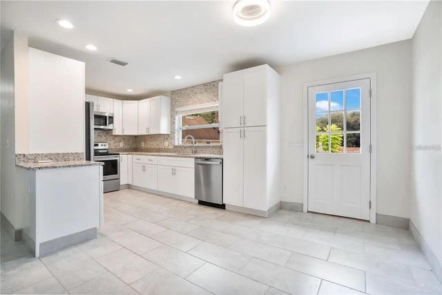 404 LONGFELLOW BOULEVARD, Lakeland, FL 33801