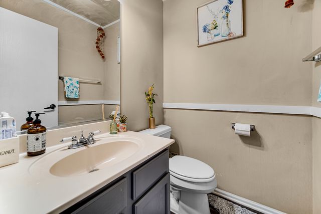 1384 ROXBURY Drive, Aurora, IL 60502