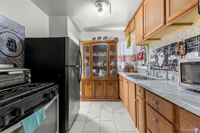 7715 Abington Avenue, Detroit, MI 48228