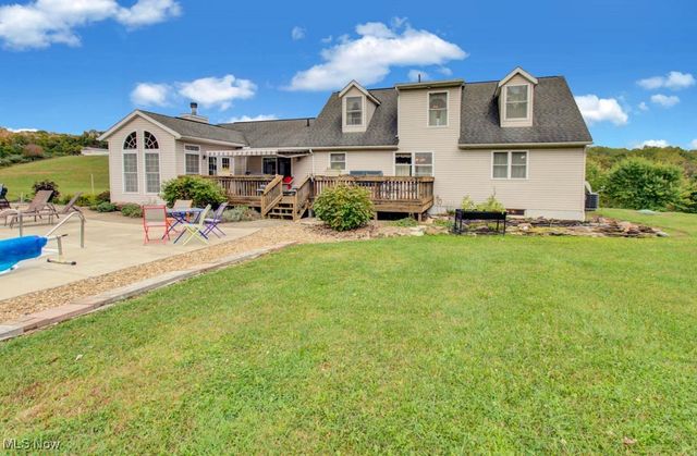 2079 Parks Avenue SE, Paris, OH 44669