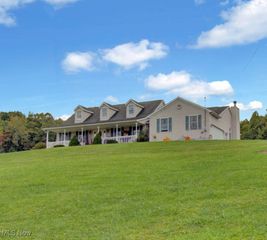 2079 Parks Avenue SE, Paris, OH 44669