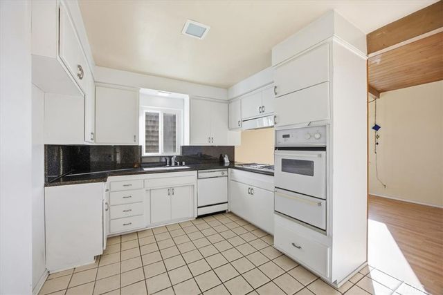 1902 Highland Avenue, Manhattan Beach, CA 90266