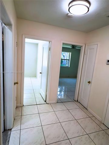 672 NE 130th St 672, North Miami, FL 33161