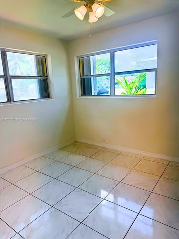 672 NE 130th St 672, North Miami, FL 33161