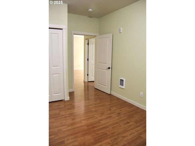 608 Ne ROYDON Ln, Hillsboro, OR 97006