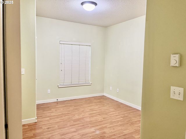 608 Ne ROYDON Ln, Hillsboro, OR 97006