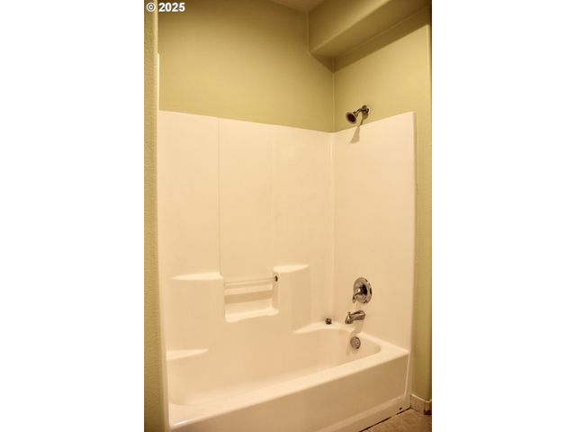 608 Ne ROYDON Ln, Hillsboro, OR 97006